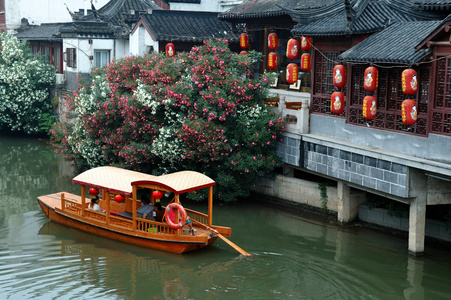有人来访.位于中国江苏省南京市.南京孔子庙景区和秦淮河.