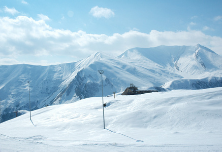 白雪覆盖的高山