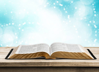 神圣的圣经书照片