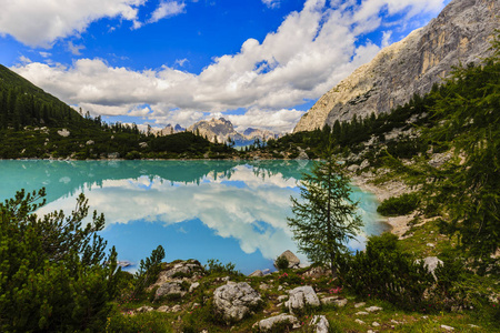 Lago di Sorapiss 神奇绿松石色的水。谅解备忘录 