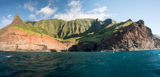 Na Pali 海岸线取自考艾岛沿岸的夕阳巡航