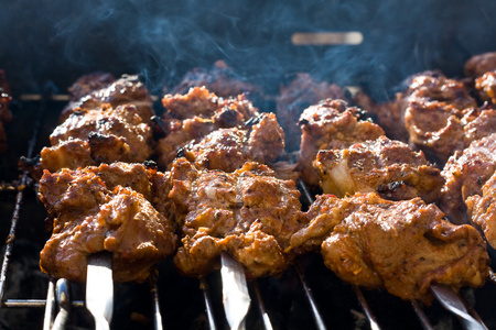 barbecue 吃烤烧肉的野餐，烤全牲野餐