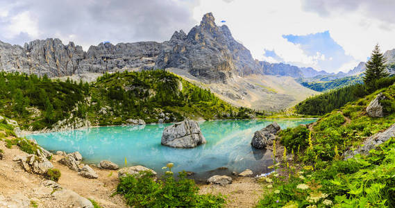 Lago di Sorapiss 神奇绿松石色的水。谅解备忘录 