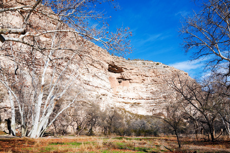 Montezuma Castle National Monument in central Arizona 美国亚利桑那州中部的