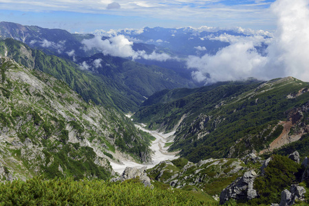 日本阿尔卑斯山的中部山岳国立公园，天火车乘坐从东京和滑雪和滑雪板在冬天和远足和爬山夏季好去处