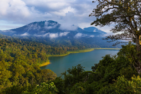 印度尼西亚坦布林甘巴利岛图片