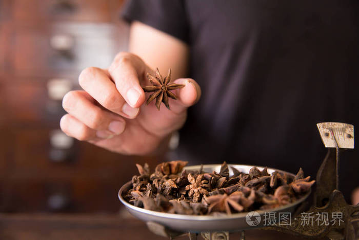 八角茴香中国食品调味料草药香气显示在药草店