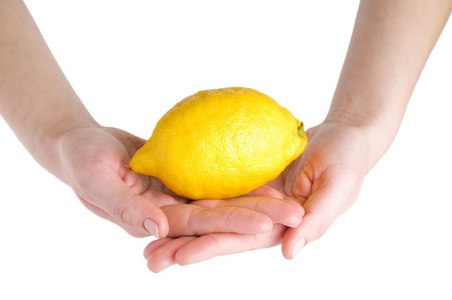 手里拿着大柠檬