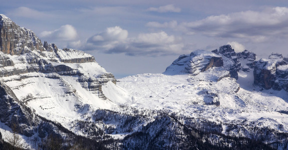 意大利阿尔卑斯山滑雪