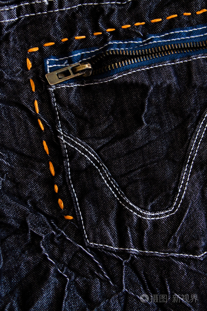 黑色牛仔裤的细节