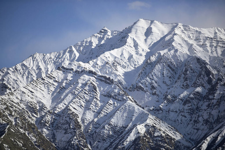 蓝蓝的天空，从 Leh 拉达克印度与雪山