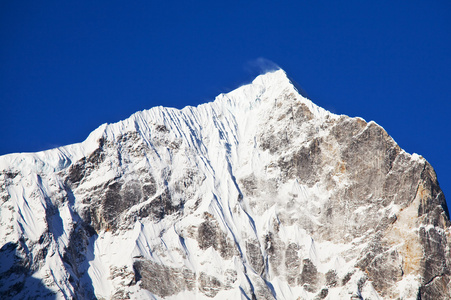 山峰 最高点 尖端 帽舌图片