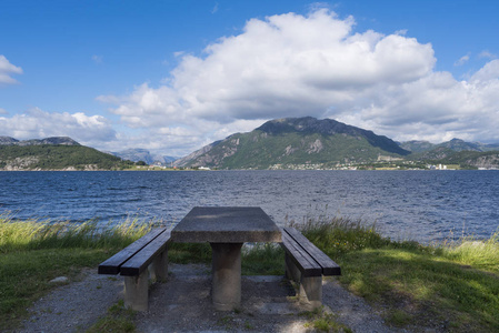 挪威的一个阳光明媚的夏日风景