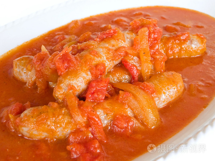 白菜上番茄酱中的香肠.照片-正版商用图片0132f8-摄图新视界