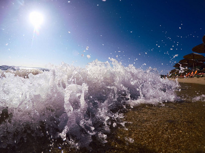 海浪沙滩