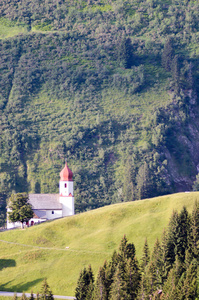 村子的教堂的视图