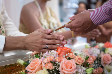 泰国女人和外国男人的婚礼图片