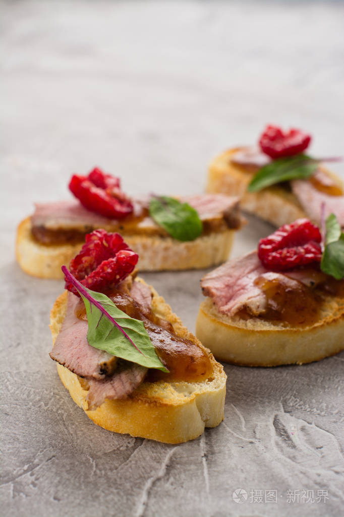 意式三明治与鸭肉