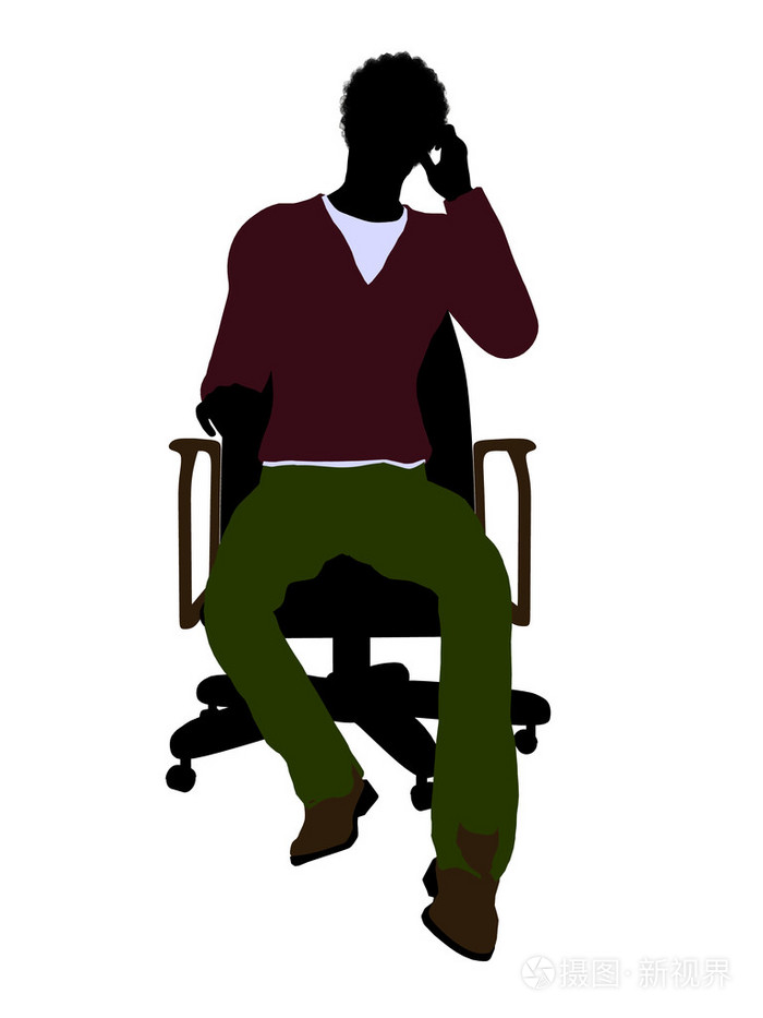 非裔美国人休闲男坐在椅子上