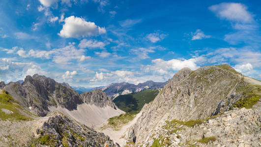 在阿尔卑斯山高山