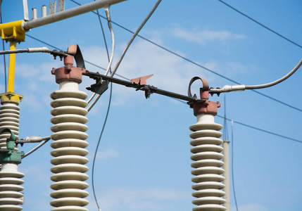 高电压绝缘子图片