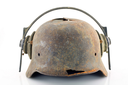 带耳机的生锈防护头盔