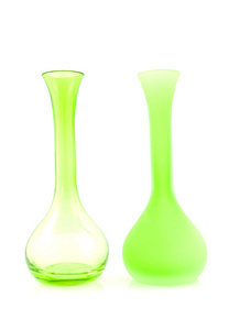 两个绿色空花瓶