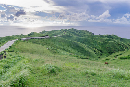 Vayang 滚山，Ivatan 岛，巴坦群岛为视角