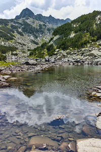 令人惊叹的景观上部 Muratovo 湖，皮林山