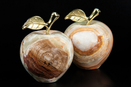 红玛瑙的纪念品两个苹果照片