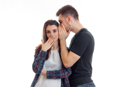 在耳边耳语图片