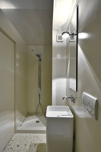 室内拍摄的一个现代的浴室
