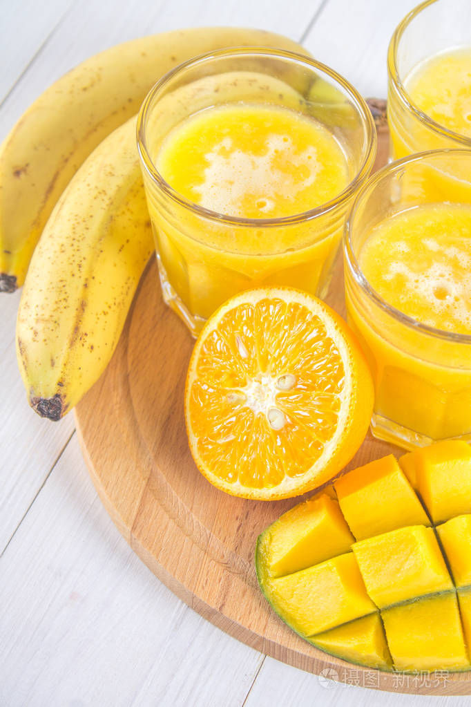 黄色芒果香蕉橙白色木制思慕的雪ta