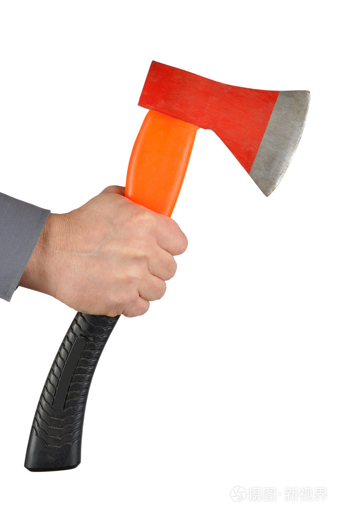 手里拿着小斧子