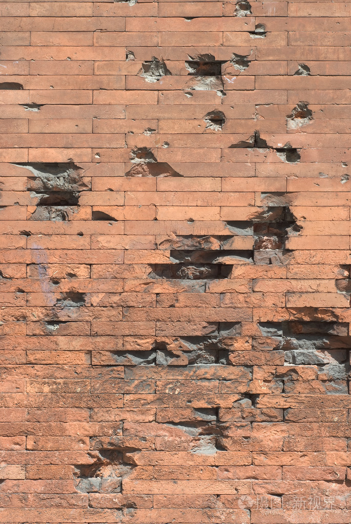 损坏的砖墙