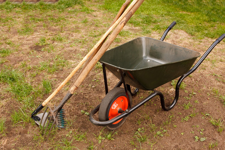 干草手推车图片