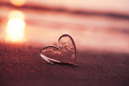 在沙滩上的沙子玻璃图片