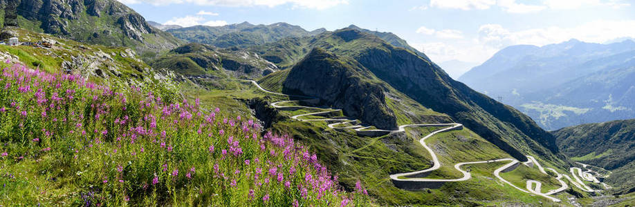 Tremola 旧路通往圣哥达隧道通