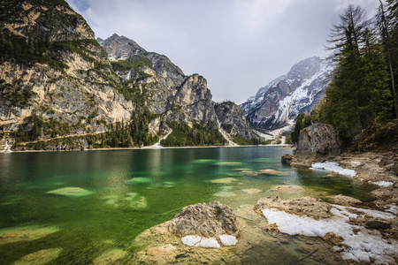 春天看 Lago Braies，Pragser 看到白云岩，湖山