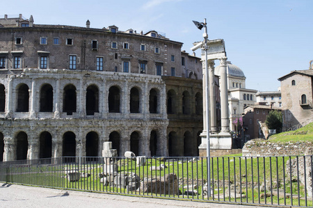 在罗马的露天马塞卢剧场。