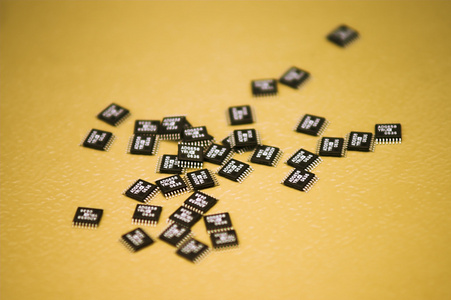 微晶片微型集成电路片 microchip的名词复数 
