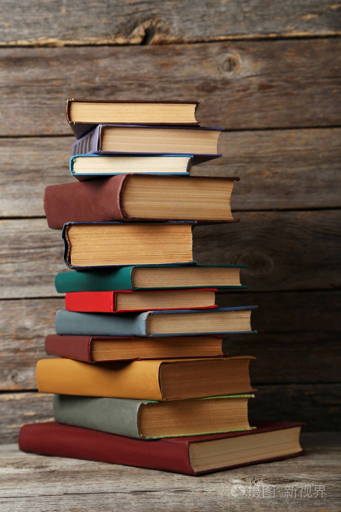 堆栈的旧古董书籍