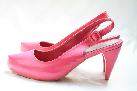 粉红色皮鞋