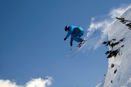 跳跃滑雪者