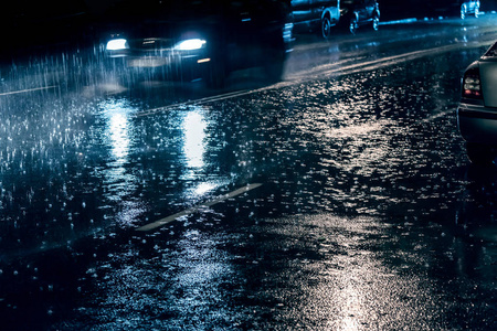 风雨交加图片夜晚图片