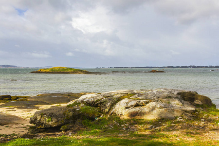 岩石和胰岛 Arousa 河口