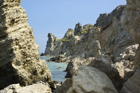 堆石头附近海