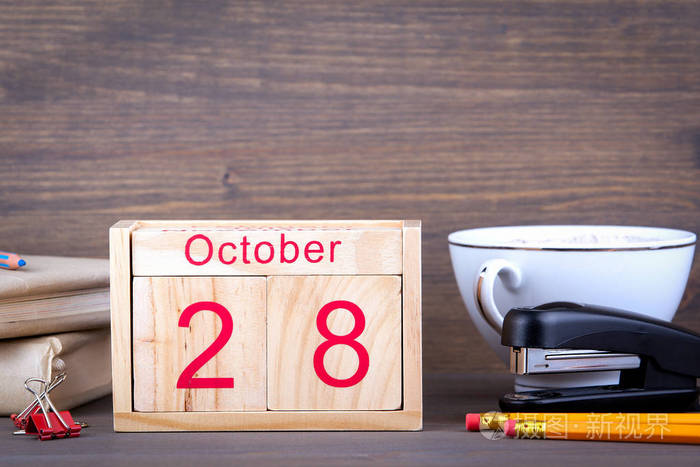 10 月 28 日。特写的木制日历。时间规划和商业背景