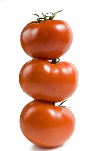 在白色背景上的三个西红柿