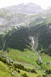 近劳森传在瑞士阿尔卑斯山的高山景观